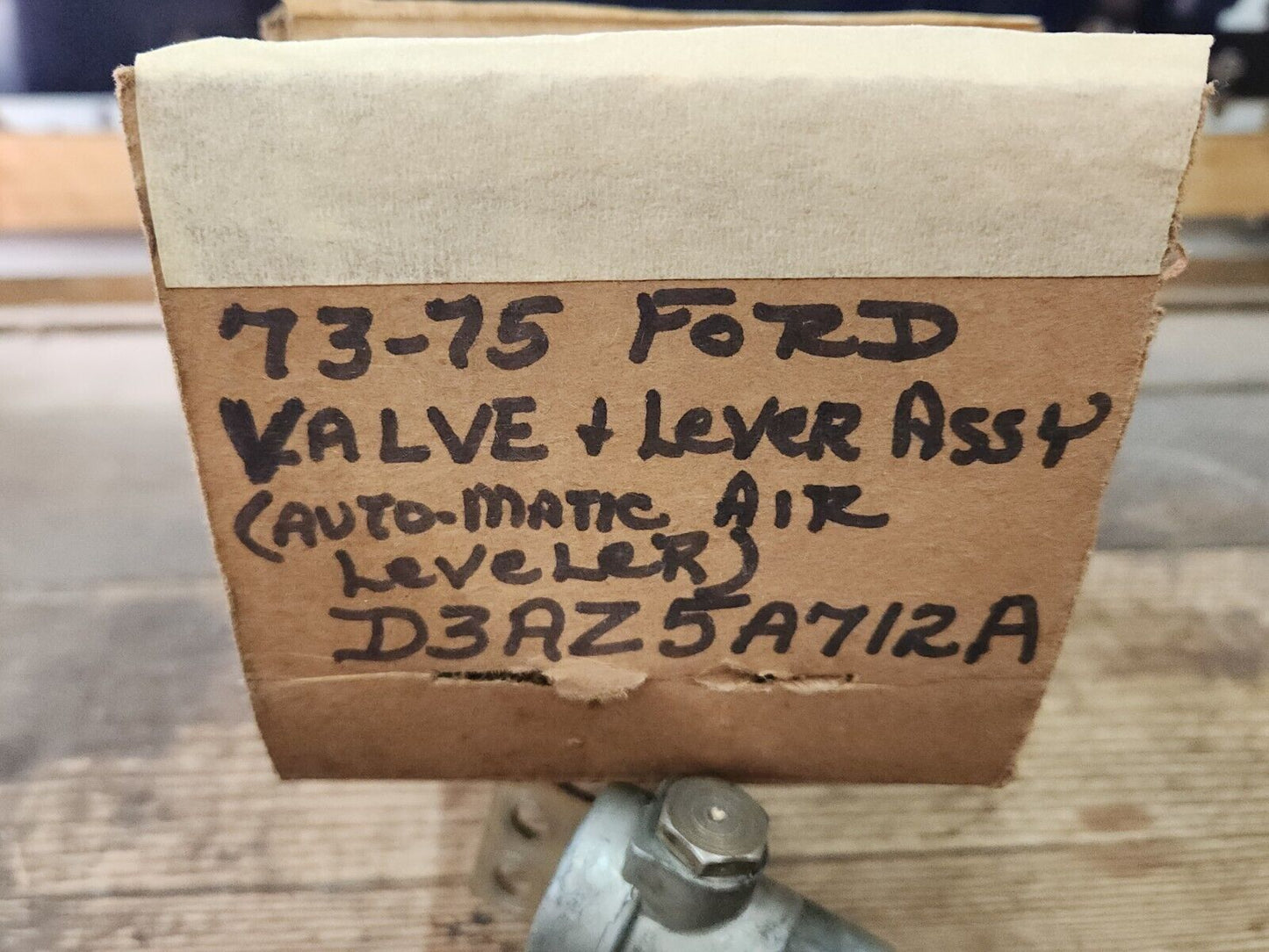 NOS OEM 1973 1974 1975 Ford Valve And Lever Automatic Air Leveler D3AZ-5A712-A