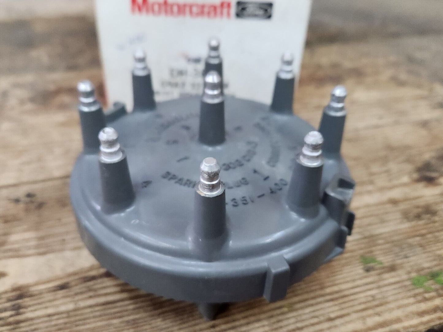 NOS OEM 1979 - 1982 Ford 351W Distributor Cap D9AZ-12106-A   DH-384