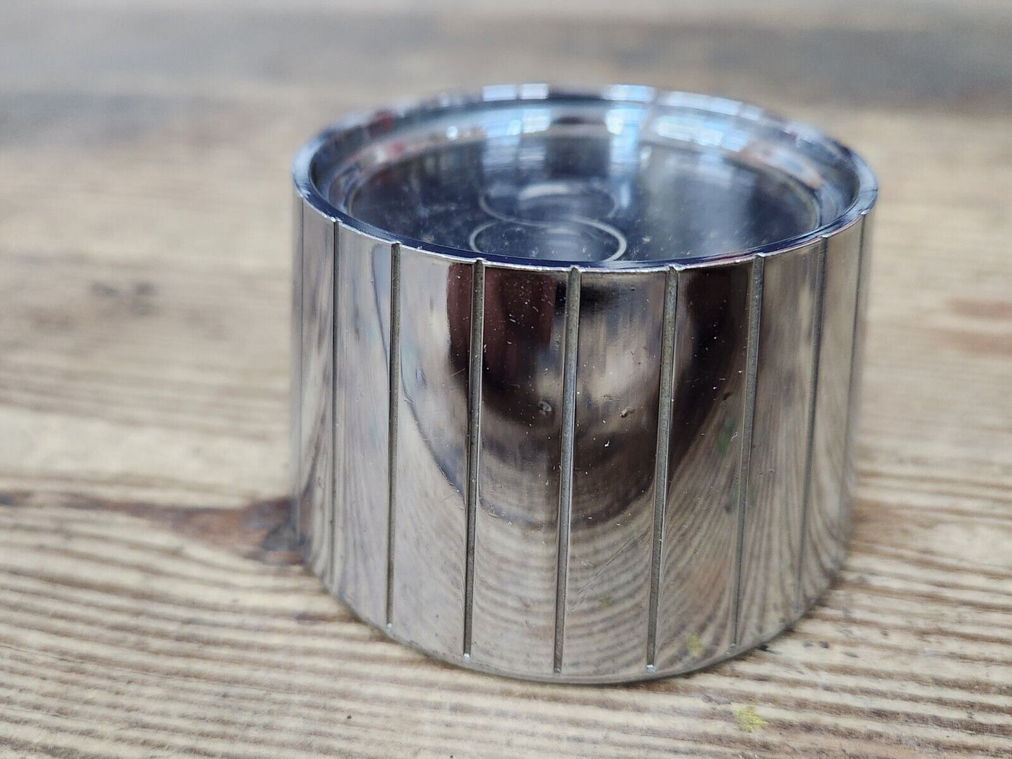 1963 1964 CHRYSLER NEWPORT 300 STEERING WHEEL HORN BUTTON CENTER CAP EMBLEM OEM