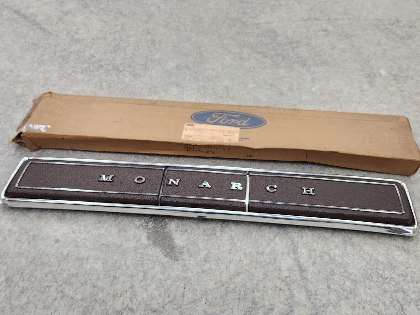NOS 1975 76 MERCURY MONARCH REAR FINISH BELOW TRUNK TRIM PANEL D54Y-66423A42-E