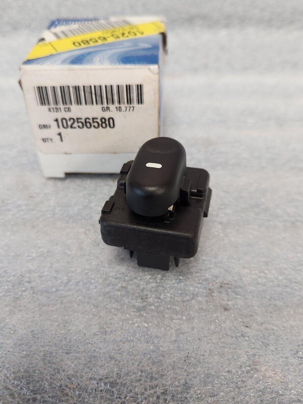 NOS OEM Front Right Power Window Switch 1997-2005 Buick Century 1997-2004 Regal