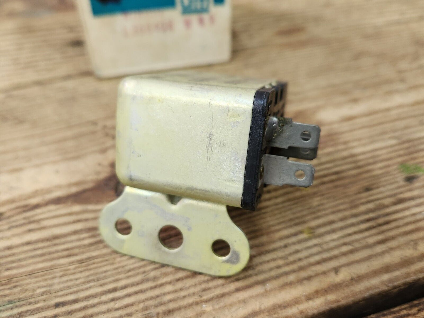 NOS 1975 1976 1977 VEGA MONZA A/C COMPRESSOR TEMPERATURE CUT-OUT RELAY GM 366408