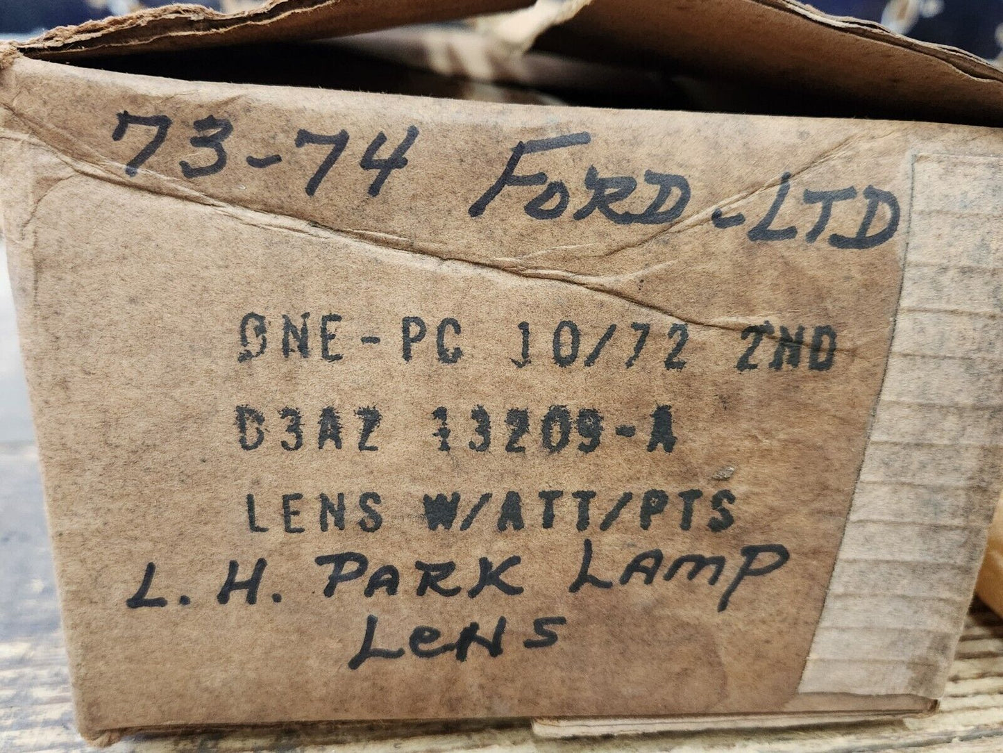 NOS OEM FORD 1973 1974 CUSTOM GALAXIE LTD D3AZ-13209-A LH PARKING LAMP LENS