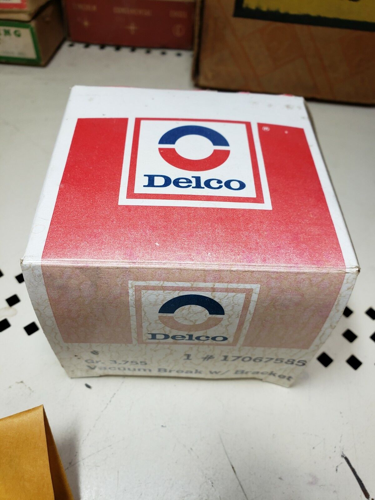 NOS GM Delco 1981-83 Buick & GM Truck w/ Rochester Vacuum break with bracket