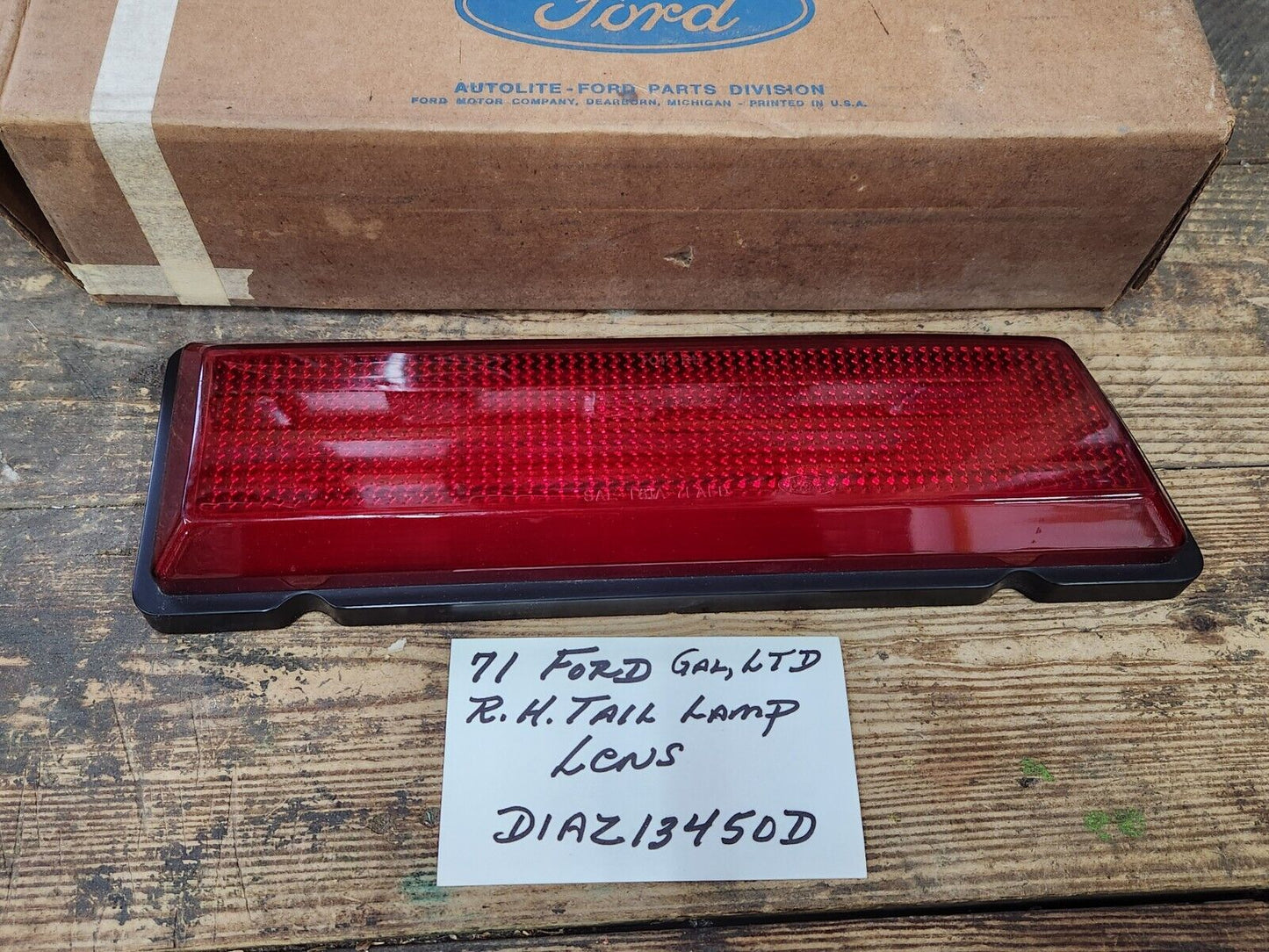 NOS OEM 1971 FORD GALAXIE 500 LTD TAIL LIGHT LENS (RH) PART # D1AZ-13450-D