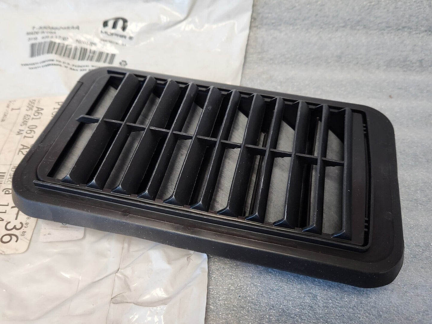 NEW Genuine Mopar 01-11 Dodge Dakota Cab Exhauster 55056245AA