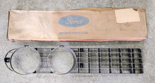 NOS OEM 1971 FORD TORINO FAIRLANE RH HEADLIGHT BEZEL GRILL INSERT D1OZ-8150-A