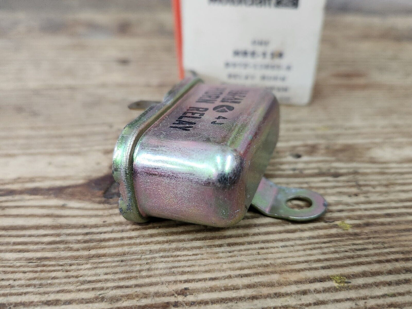 NOS OEM 1976 - 1982 FORD COURIER PICKUP TRUCK HORN RELAY HBE-114    D97Z-13853-A