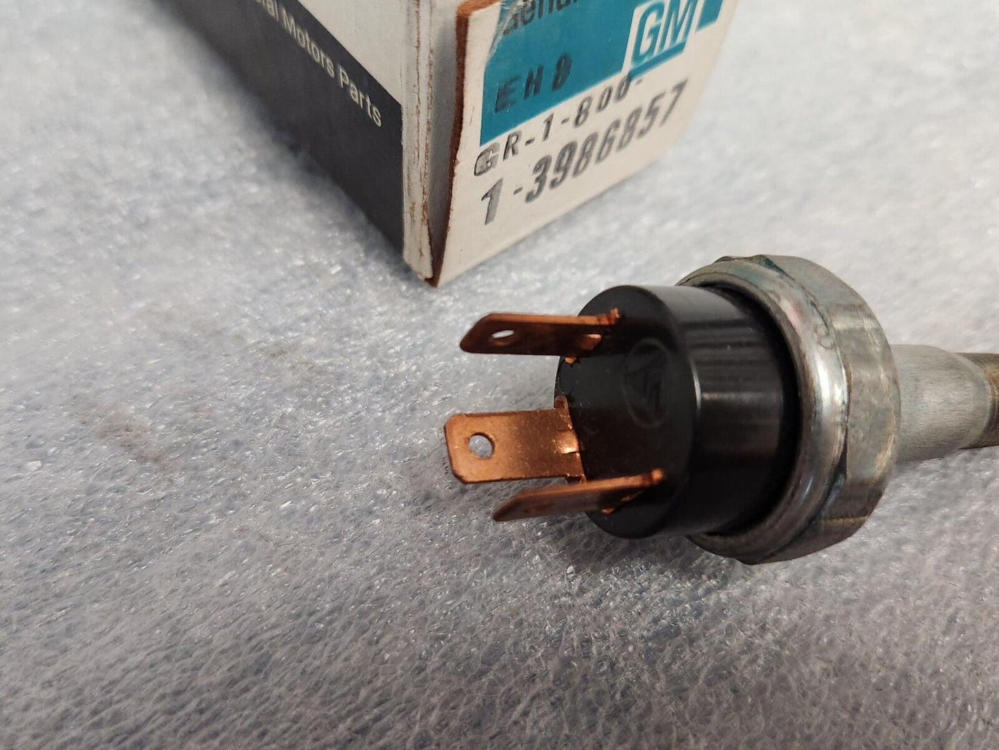 NOS OEM GM 1971 - 1977 Chevrolet Vega Oil Temperature Sender 3986857