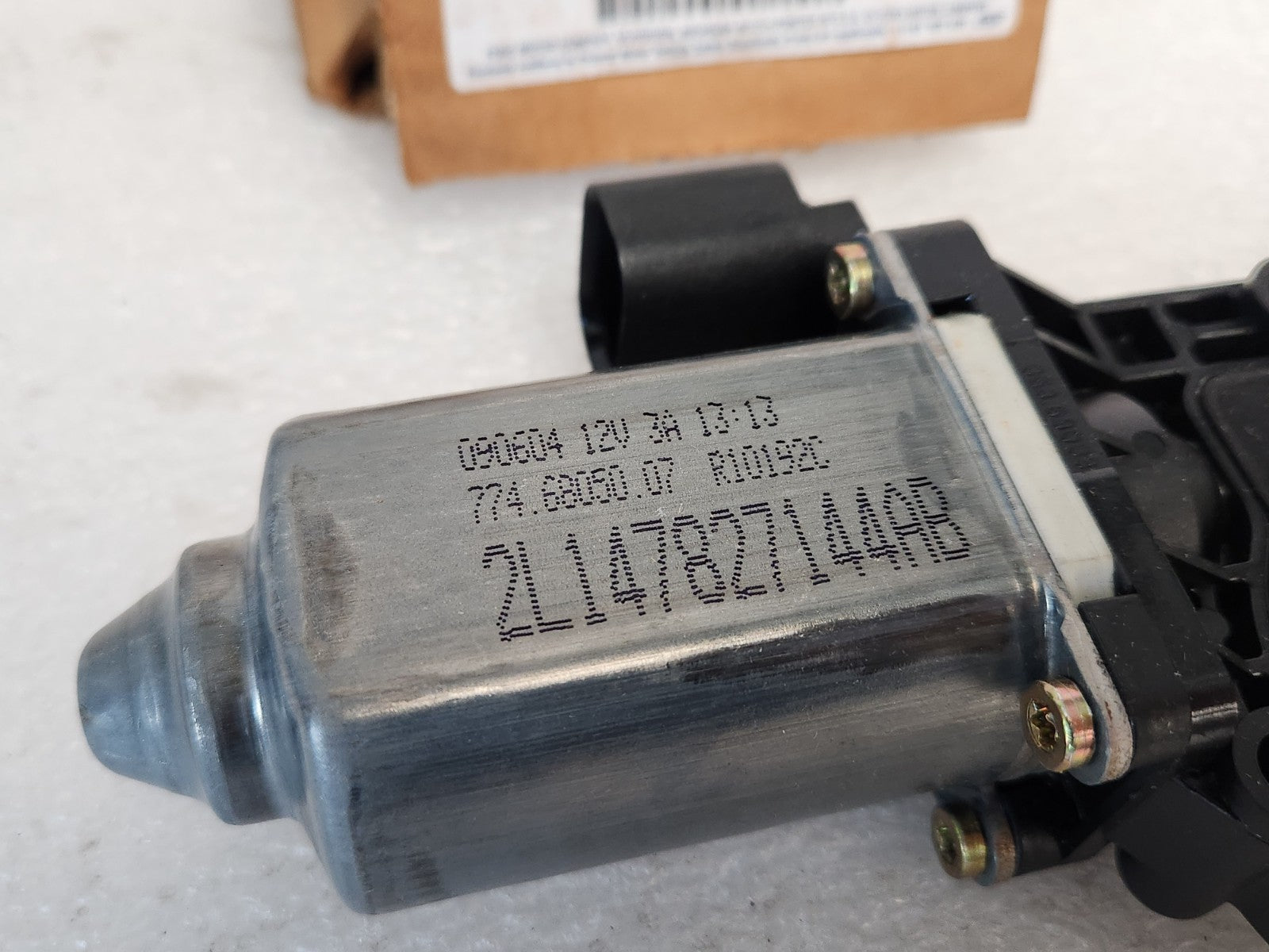 7604125