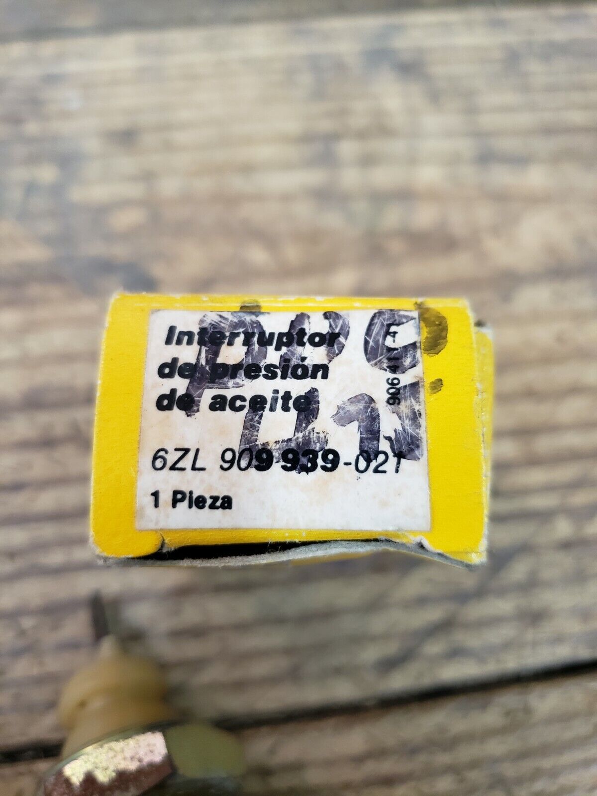 NEW HELLA 6ZL909939-021 OIL SENDING UNIT 201-1123 VARIOUS VW AND AUDI 1987-1994