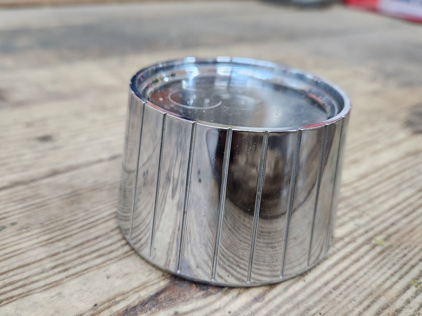 1963 1964 CHRYSLER NEWPORT 300 STEERING WHEEL HORN BUTTON CENTER CAP EMBLEM OEM