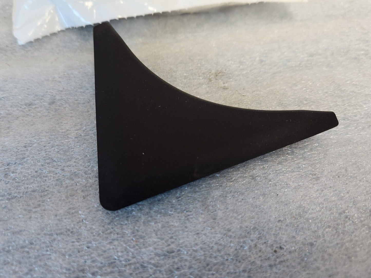 NEW MOPAR 17-25 PACIFICA TOP INSIDE CORNER OF FRONT DOOR BEZEL RIGHT 68257856AB