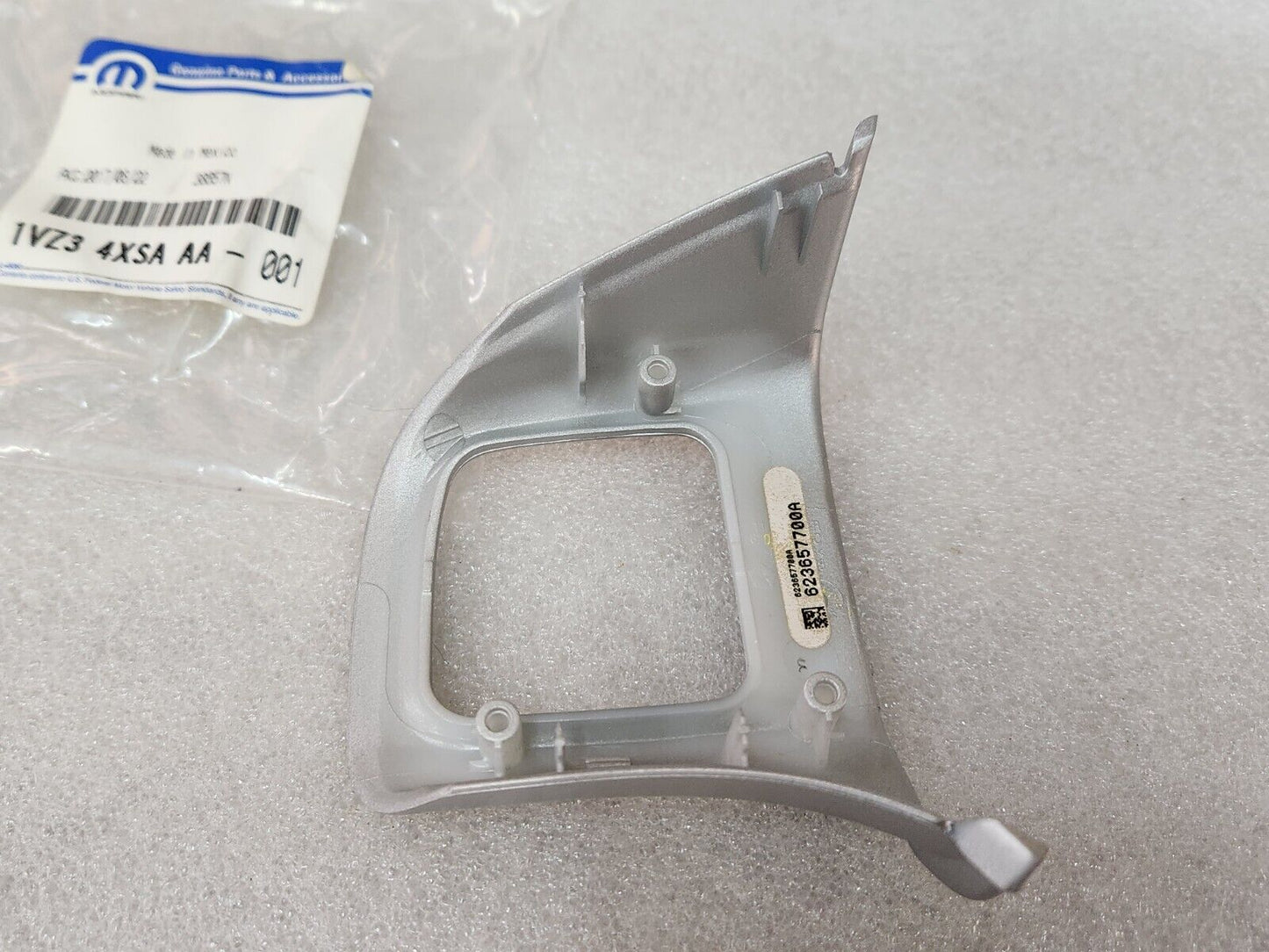 NEW OEM MOPAR 11-14 DODGE CHALLENGER CHARGER STEERING WHEEL RH BEZEL 1VZ34XSAAA