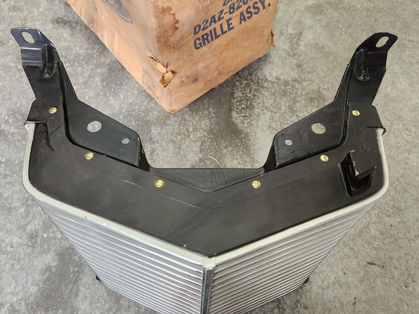 NOS 1972 Ford LTD Galaxie 500 Country Squire Ranch Grille in Box D2AZ-8200-A