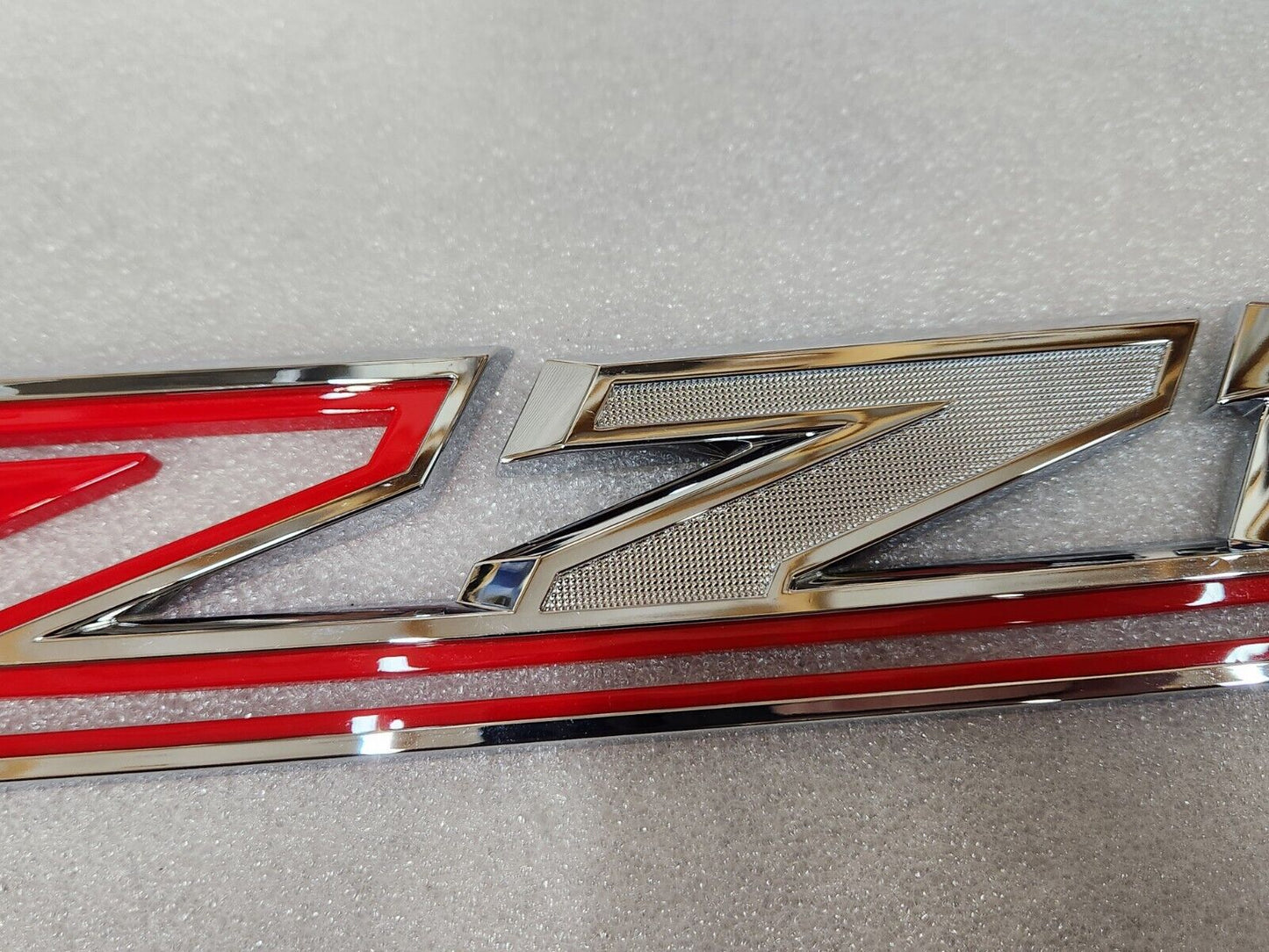 NEW OEM Z71 Fender Emblem Badge RH 2019-2023 Chevrolet Chevy Silverado 84632695