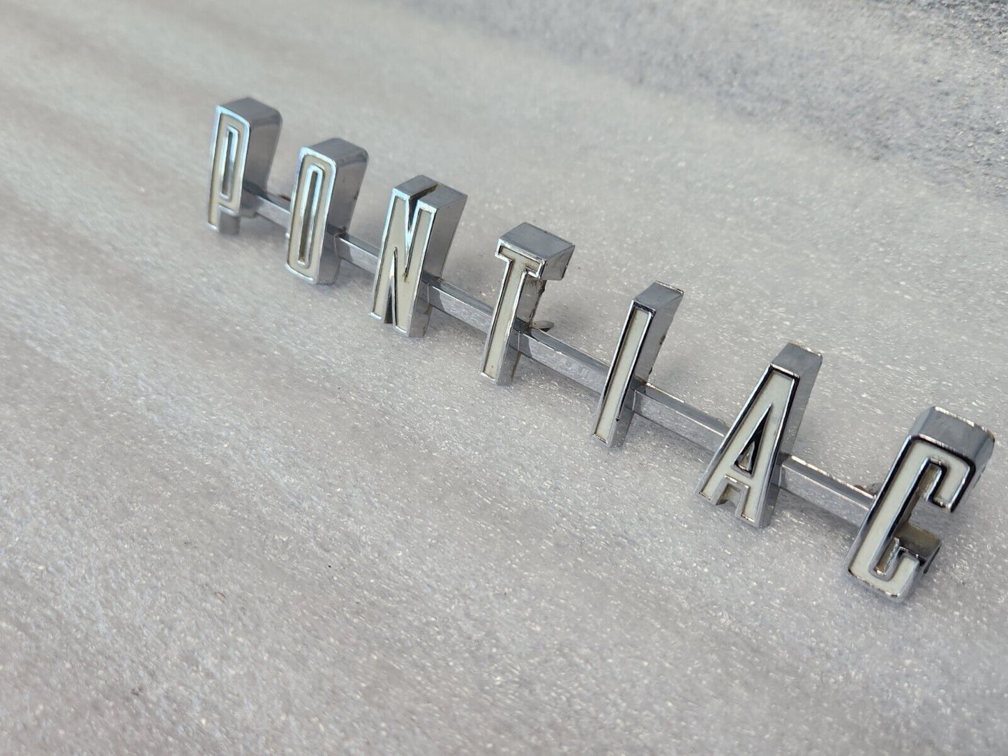 1961 61 OEM GM Pontiac Tempest Wagon Rear Door Gate Emblem 4813935