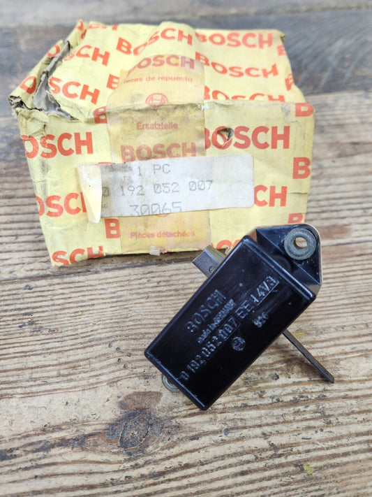 NOS OEM BOSCH VOLTAGE REGULATOR 30 064  192052007 Germany NEW