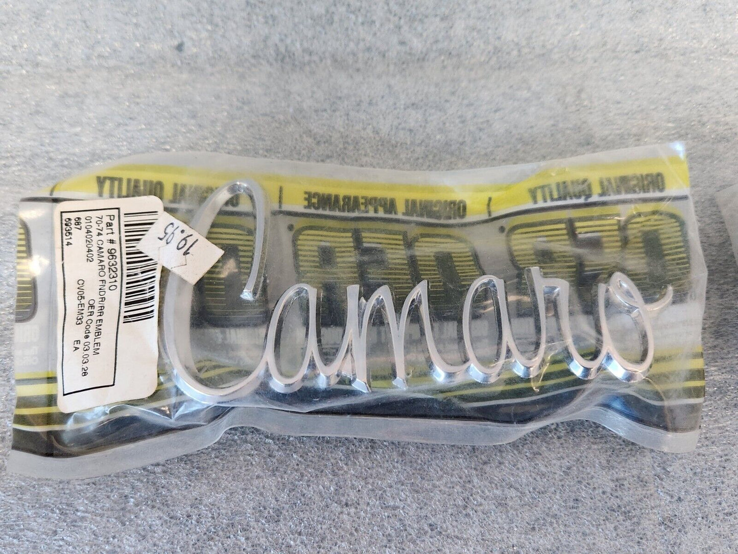 NEW 1970-1974 CAMARO FENDER EMBLEM GM RESTORATION LICENSED 9632310 PAIR EMBLEMS