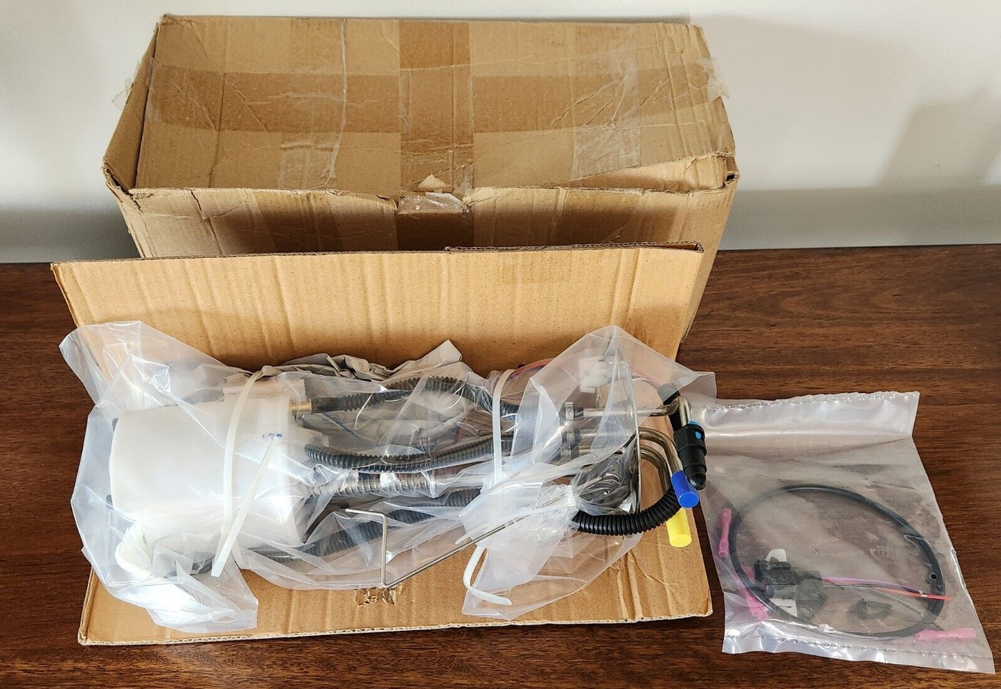 NEW Fuel Pump w/Sending Unit 1992-96 Ford E-150 E-250 E-350 Econoline Super Duty