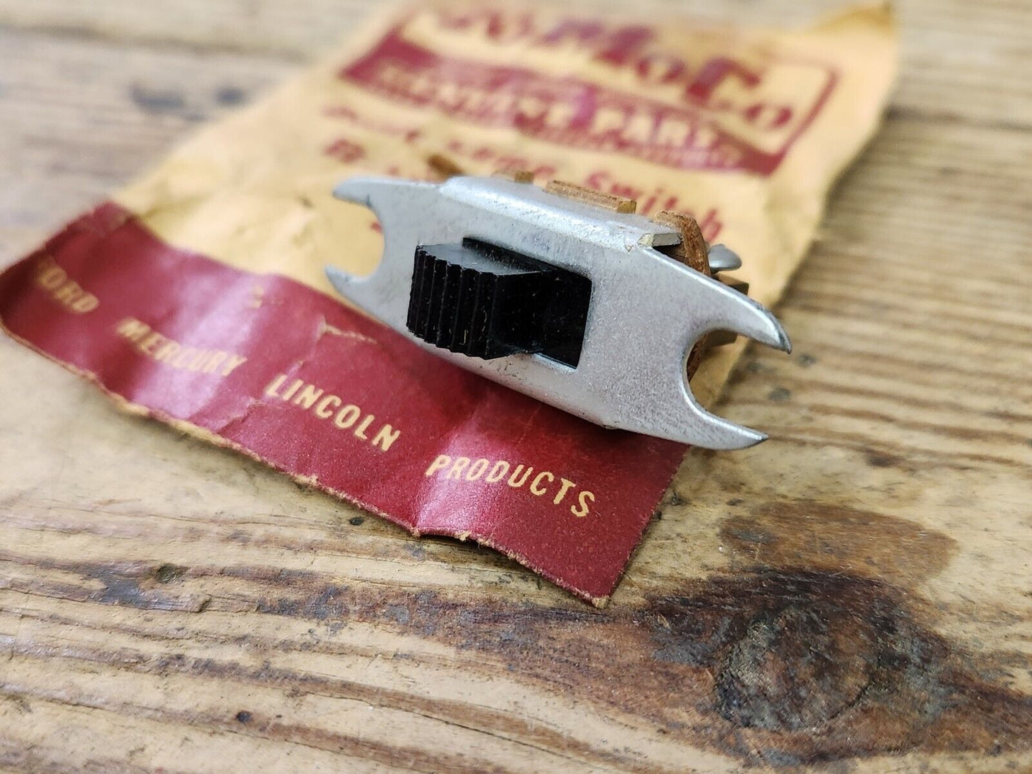 1930s 1940s 1950s FORD CHEVROLET BUICK NASH KAISER PACKARD NOS DOME LIGHT SWITCH