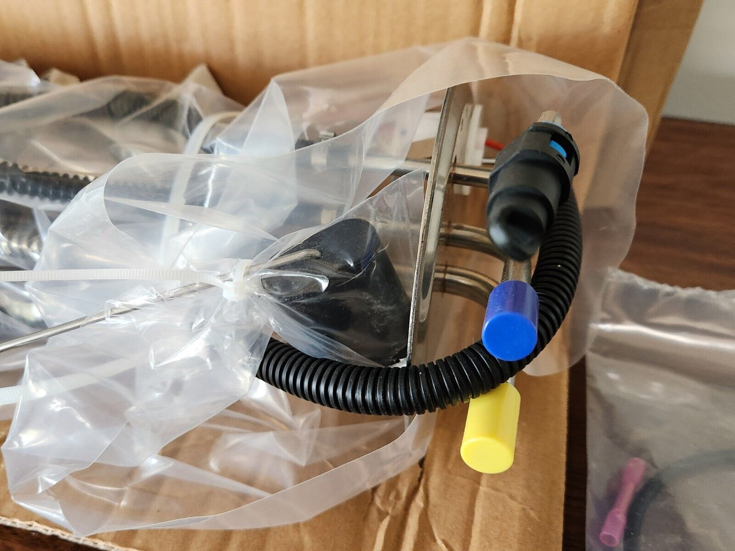 NEW Fuel Pump w/Sending Unit 1992-96 Ford E-150 E-250 E-350 Econoline Super Duty