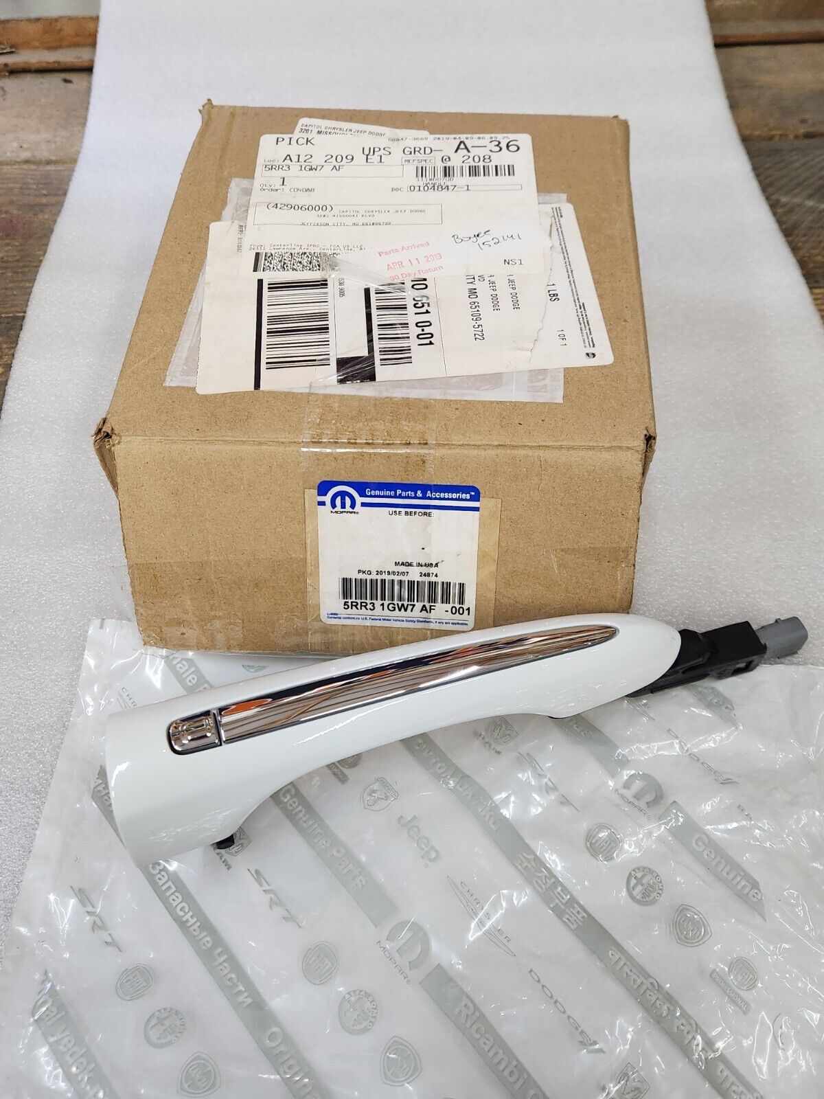 NEW 2017-2023 CHRYSLER PACIFICA REAR LH SLIDING DOOR EXTERIOR HANDLE 5RR31GW7AF