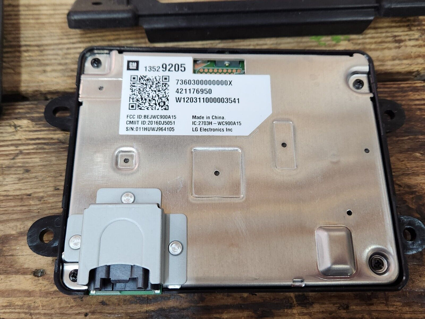 NEW Genuine GM 2020 2021 GMC Acadia Wireless Charging System 86818302
