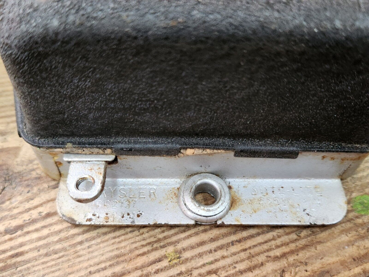 58-63 Willys 53-55 Hudson56-62 Nash 56-60 Mopar Voltage Regulator Reman 1662137