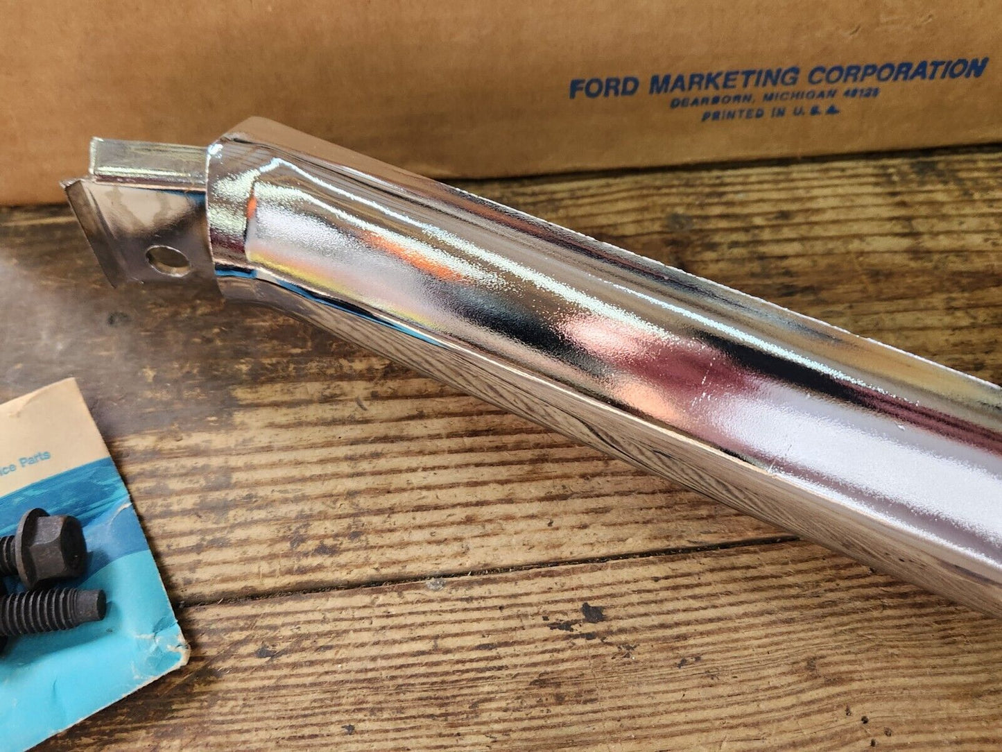 NOS 1971 FORD GALAXIE LTD CUSTOM 500 COUNTRY SQUIRE FRONT CENTER BUMPER MOULDING