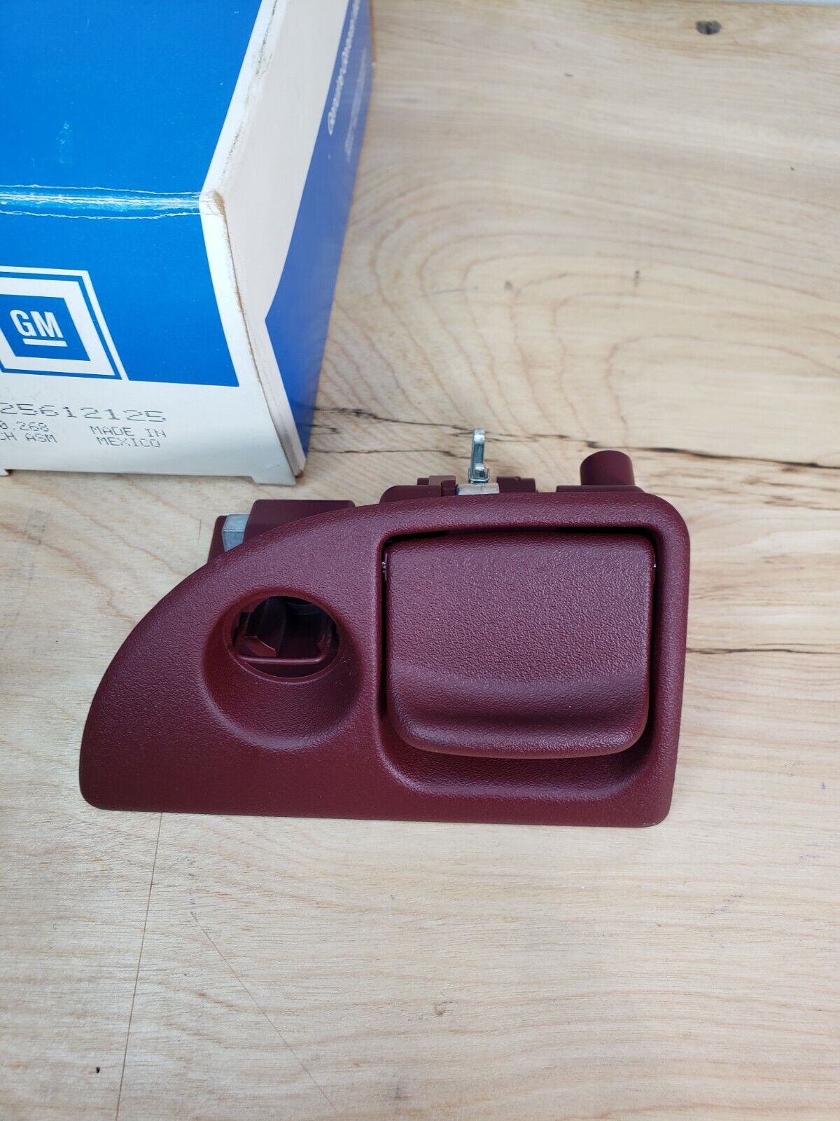 NEW GM 92 Pontiac Maroon Instrument Panel Compartment Door Latch Handle 25612125