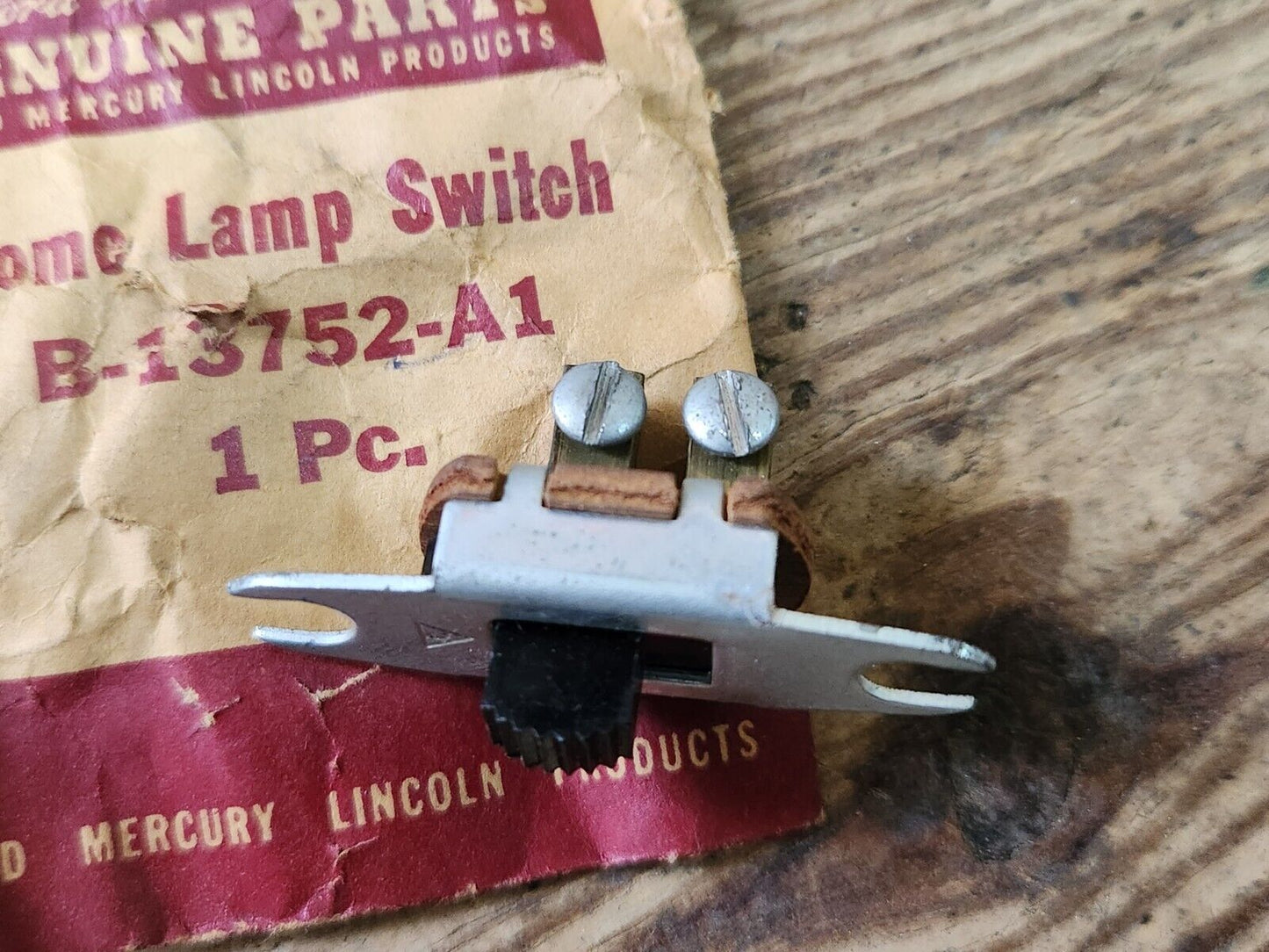 1930s 1940s 1950s FORD CHEVROLET BUICK NASH KAISER PACKARD NOS DOME LIGHT SWITCH