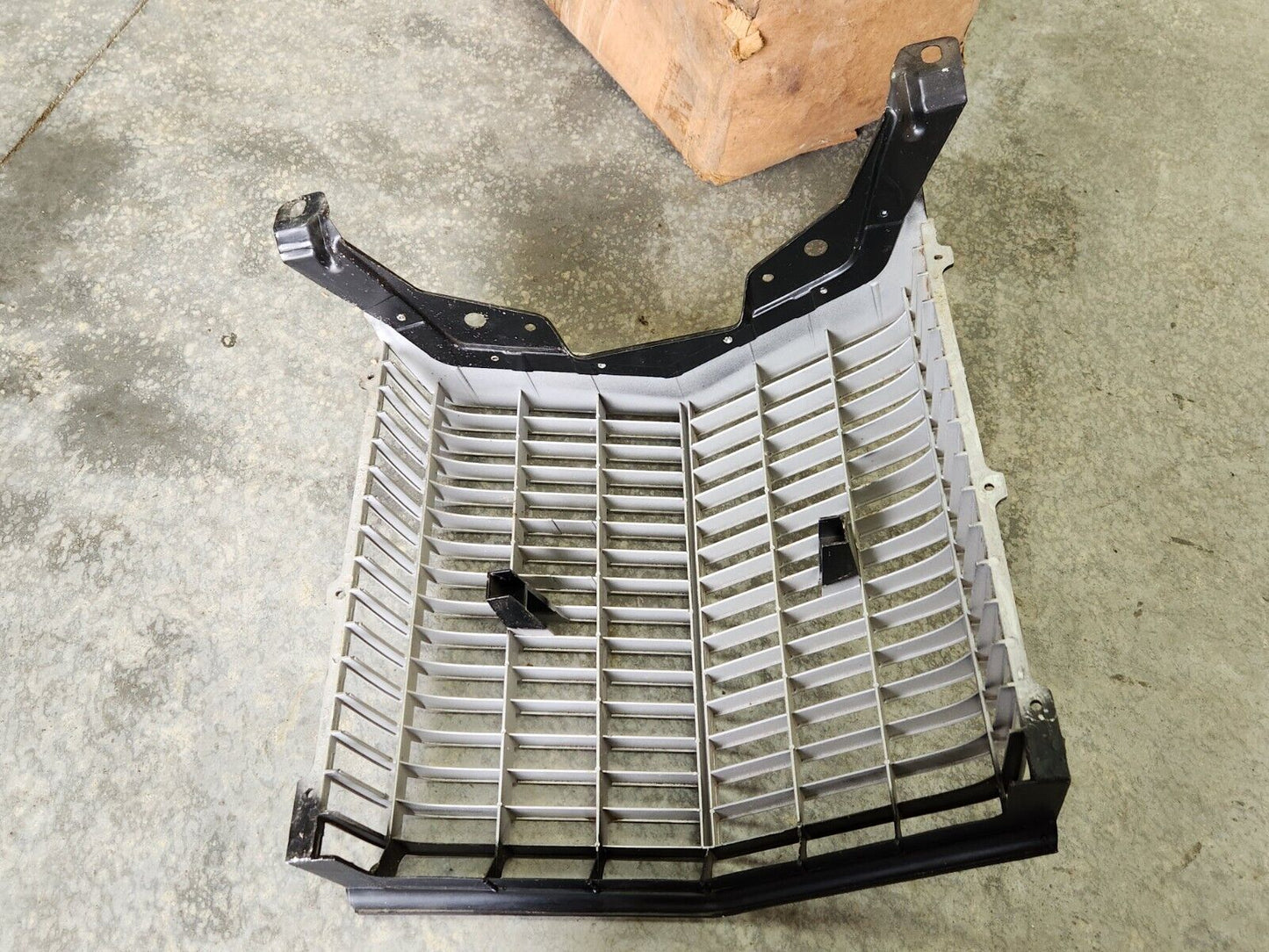 NOS 1972 Ford LTD Galaxie 500 Country Squire Ranch Grille in Box D2AZ-8200-A