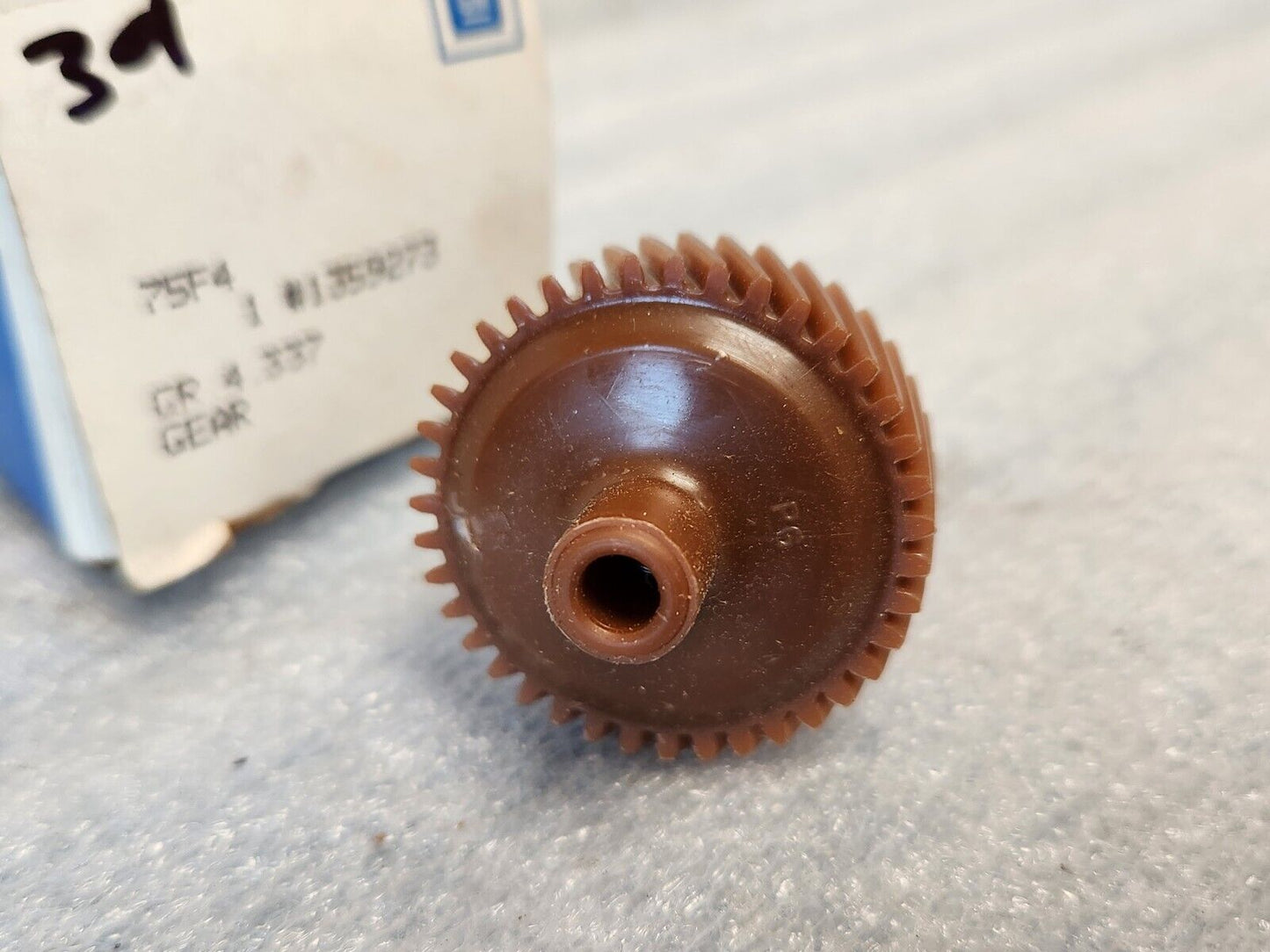 NOS OEM 39 Tooth Speedometer Gear GM # 1359273 NEW Brown