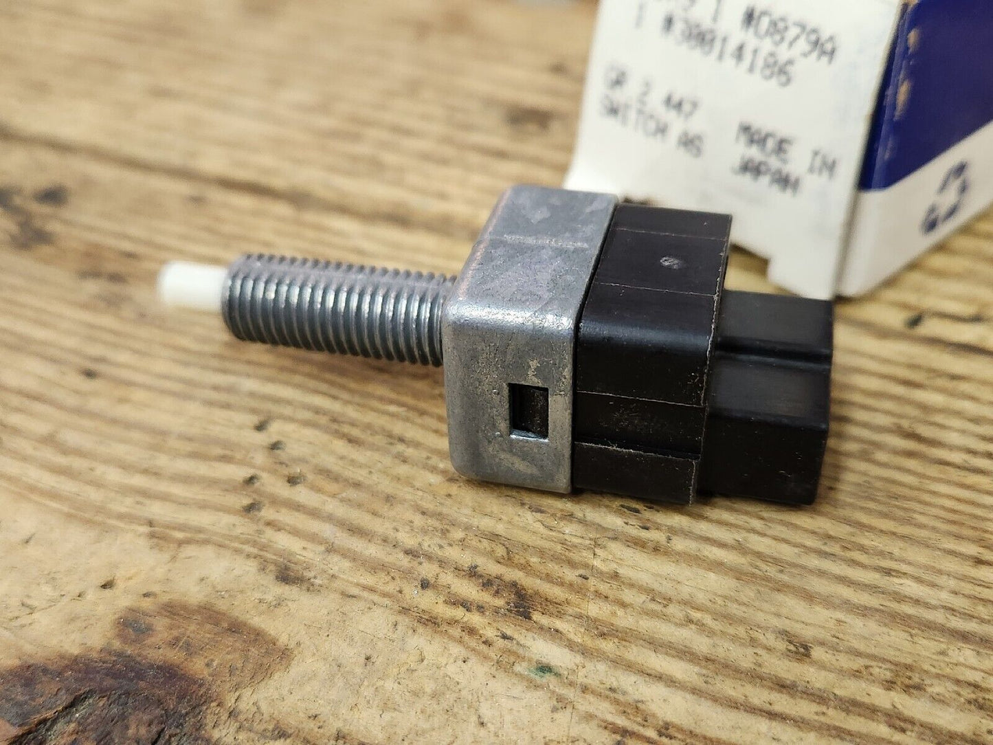 NEW 1989-2004 CHEVY & PONTIAC BRAKE LIGHT SWITCH NOS OEM AC # D879A GM 30014186