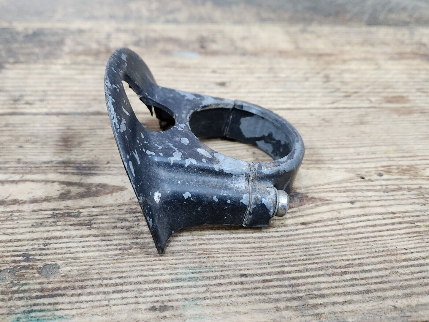 1949 1950 CHEVROLET STYLELINE FLEETLINE COUPE STEERING COLUMN SUPPORT BRACKET