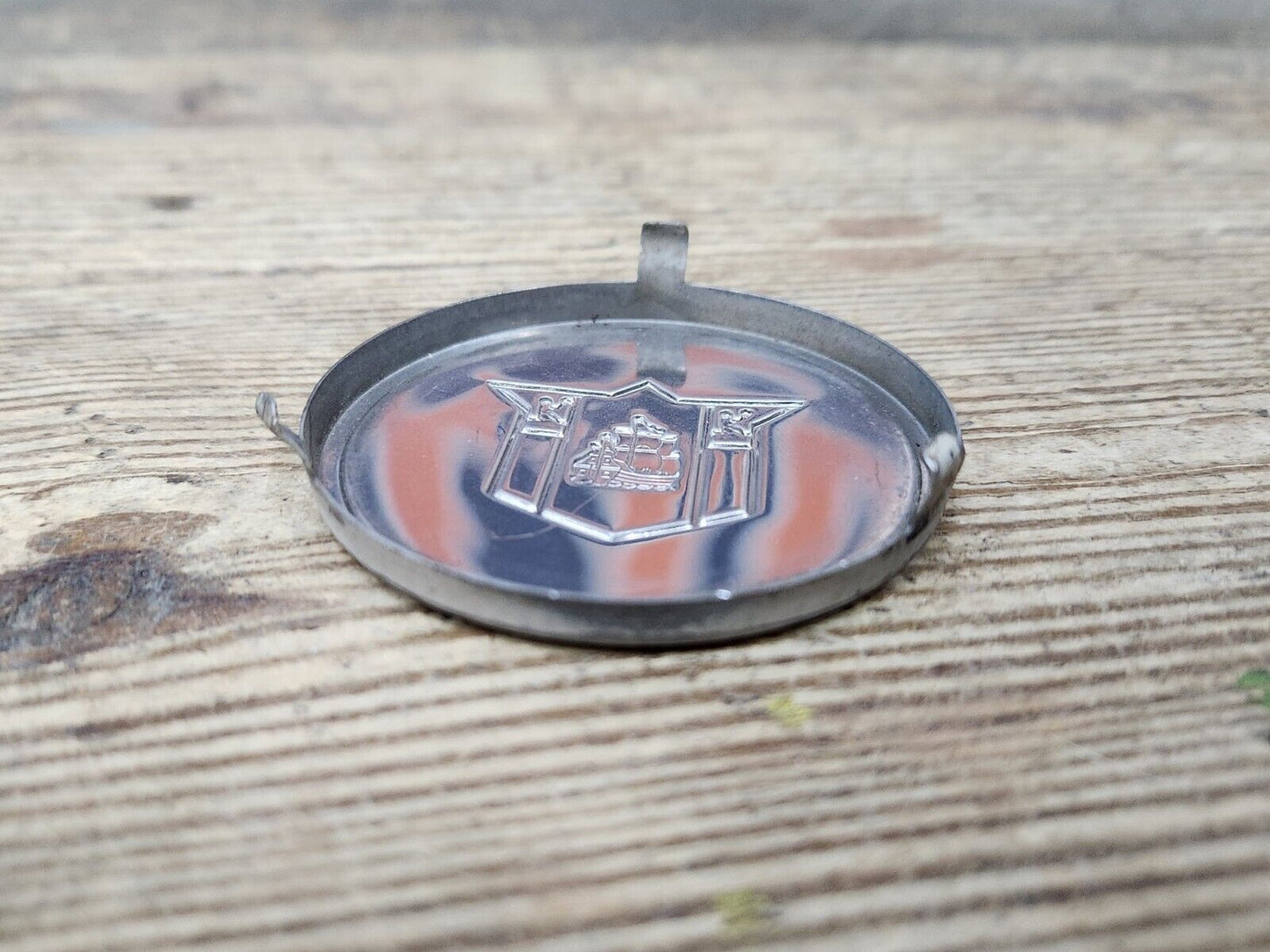 1949 1950 PLYMOUTH DELUXE STEERING WHEEL CENTER HORN BUTTON METAL EMBLEM