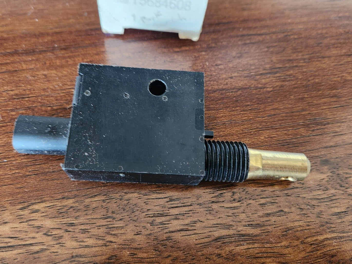 NEW GM 98-99 Chevy P30 Food Truck Park Brake Pressure Indicator Switch 15684608