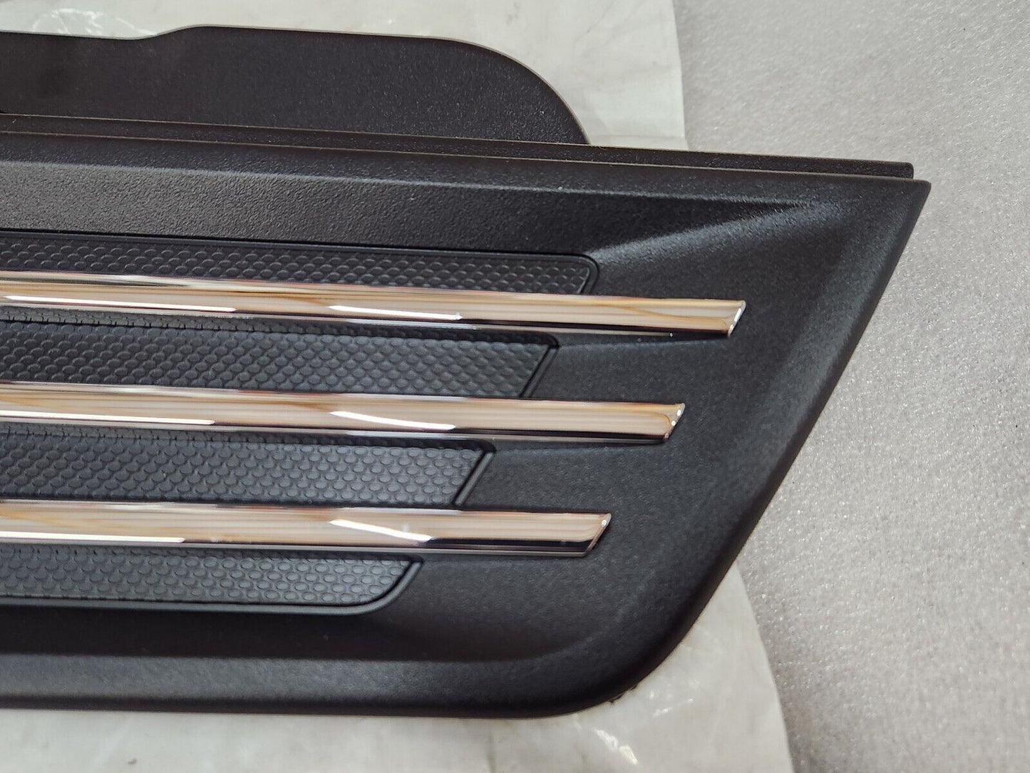 NEW 2007-11 Dodge Nitro Front RH Exterior Fender Grille Trim Molding 55157164AE
