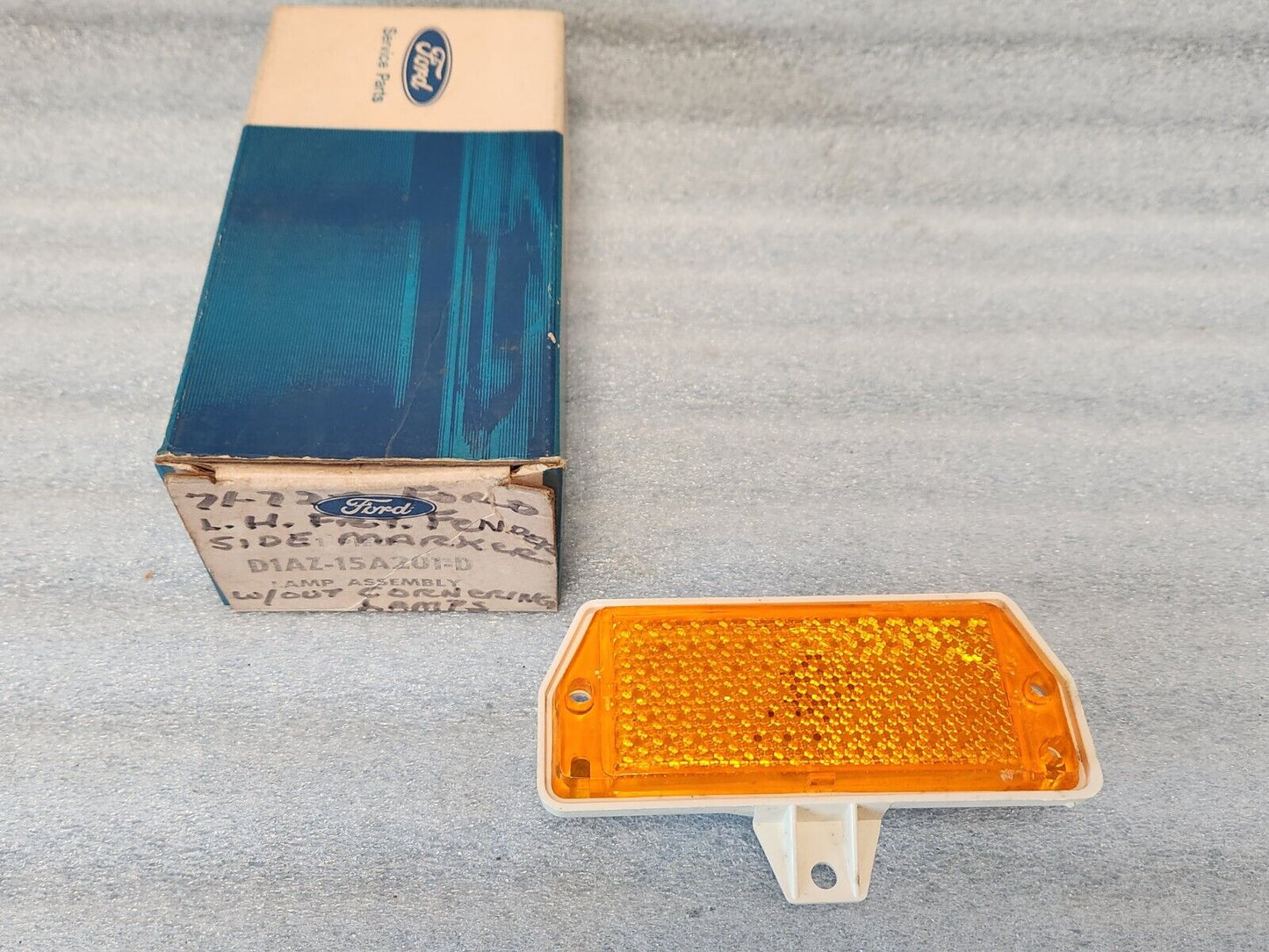 NOS OEM Ford 1971 1972 LH Galaxie 500 LTD Front Fender Marker Lamp Lens Assembly