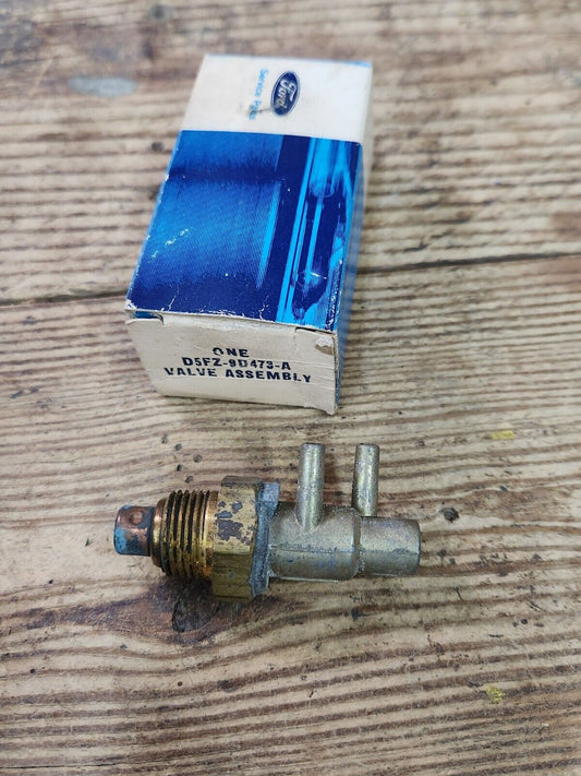 NOS OEM 1979 - 1983 FORD MUSTANG V8 302 VACUUM CONTROL VALVE ASBY D5FZ-9D473-A