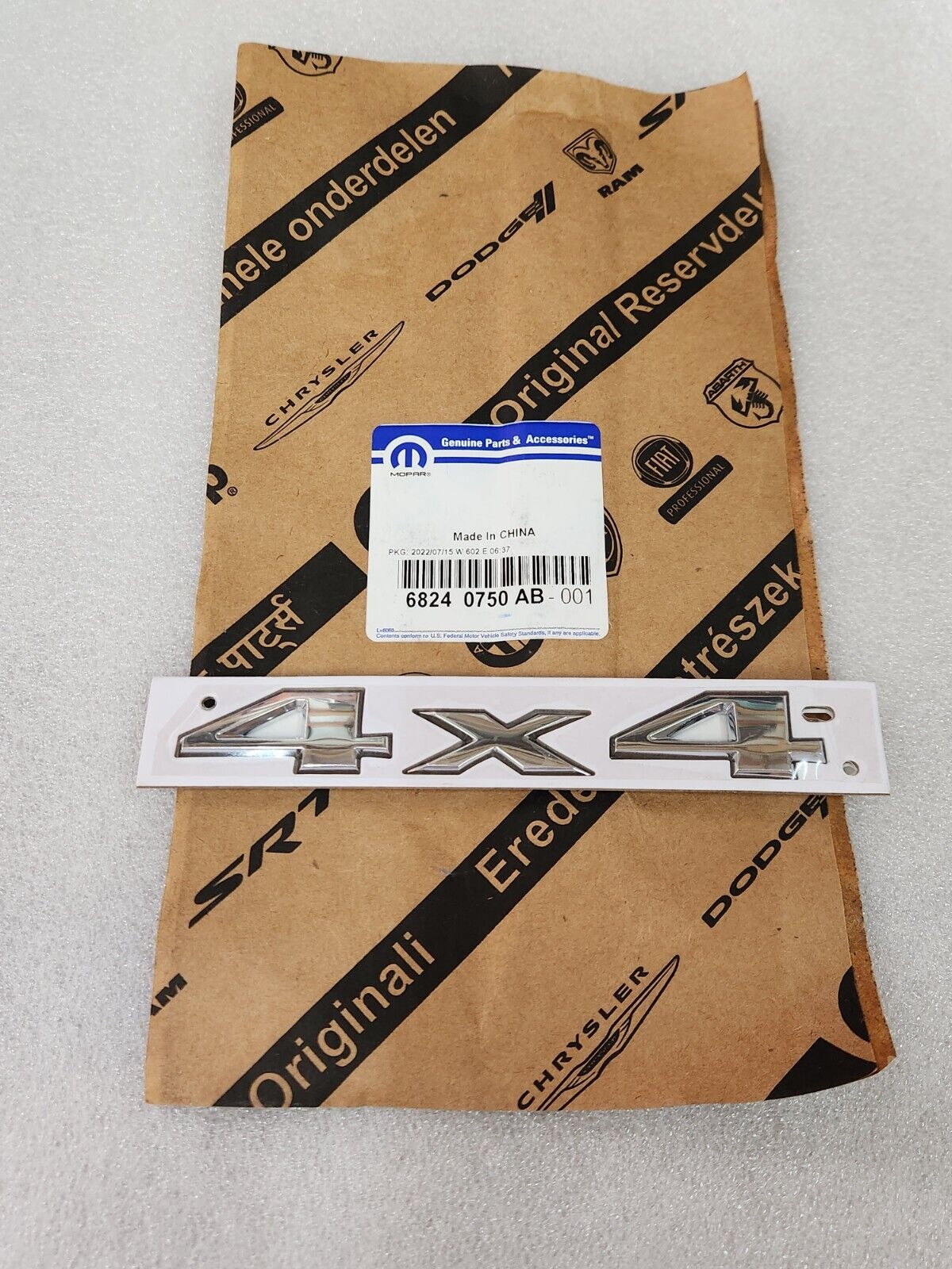 2014-2020 JEEP GRAND CHEROKEE 4X4 LIFTGATE HATCH CHROME NAMEPLATE EMBLEM OEM