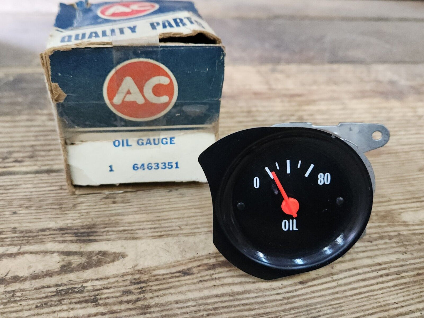 NOS OEM GM Chevy GMC Truck 1973-1977 Square body C10 Oil Pressure Gauge 6463351