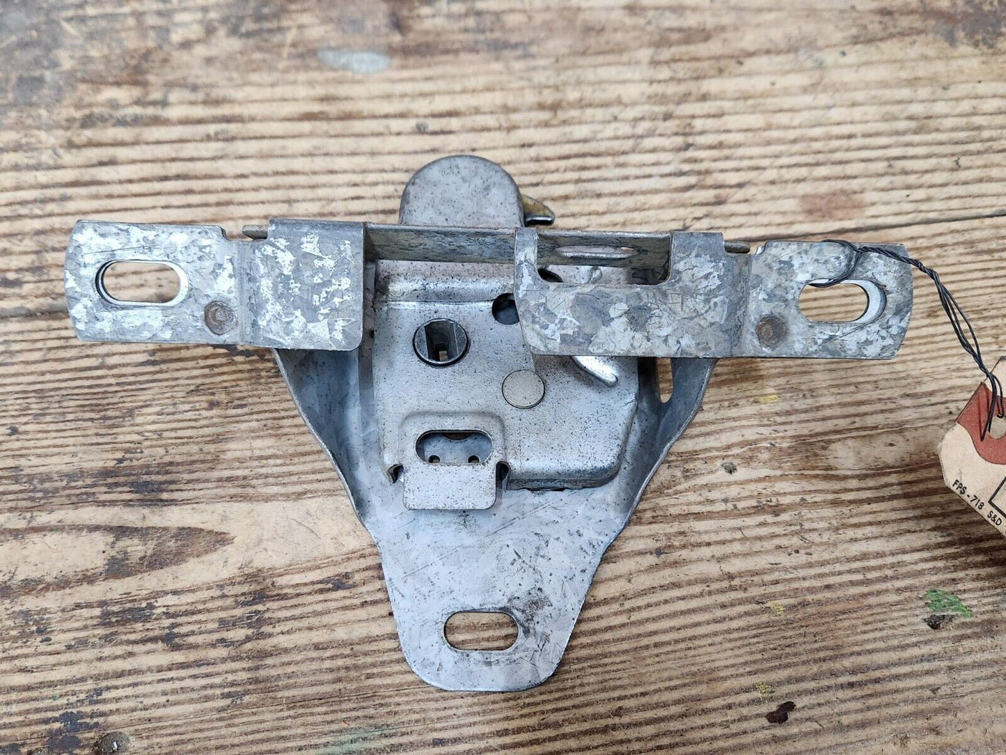 1975-1978 FORD GRANADA 1975-1980 MERCURY MONARCH TRUNK LATCH OEM D5DZ-6643200-A
