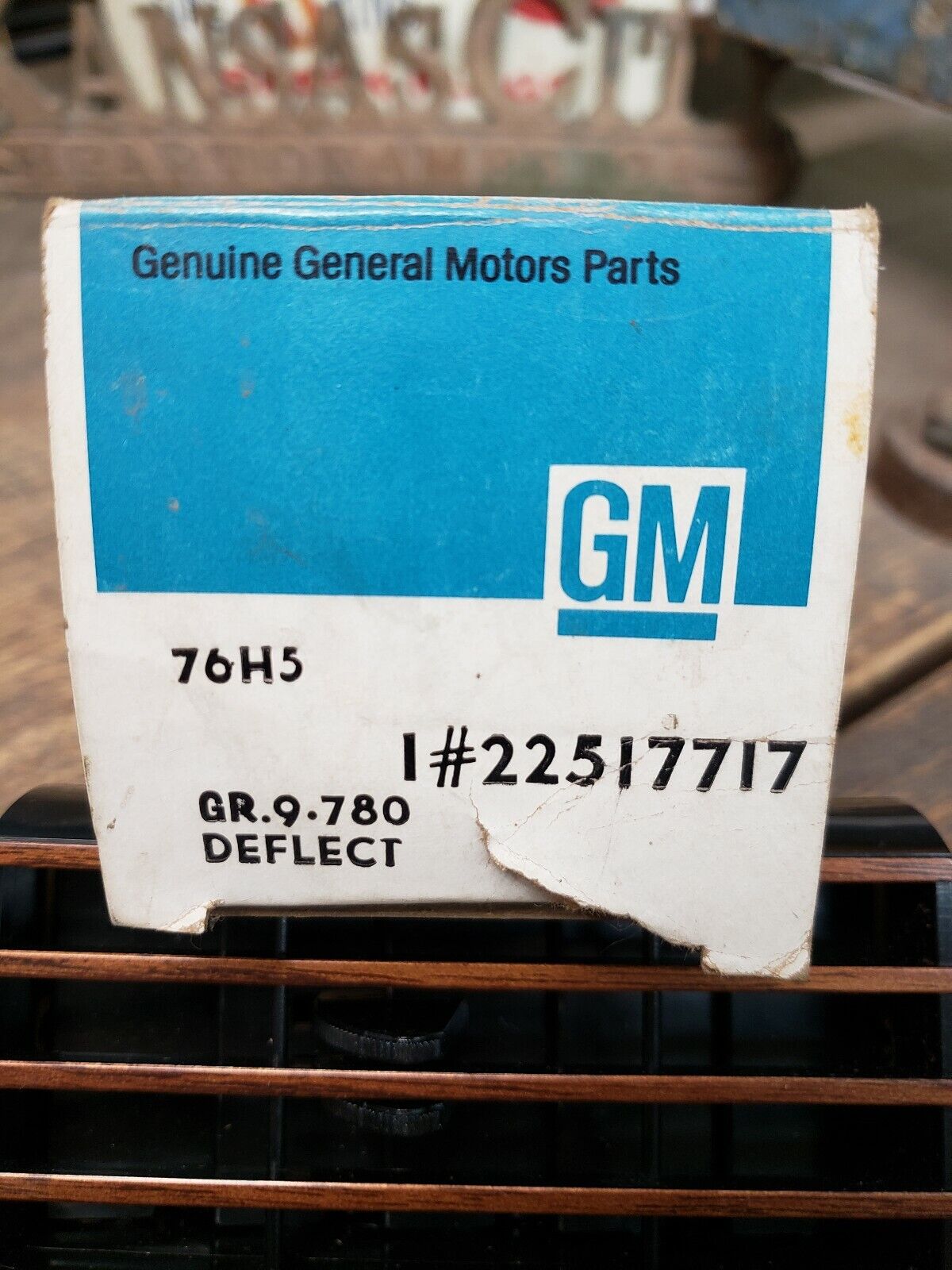 NOS GM 1985-90 OLDSMOBILE 98 REGENCY WOODGRAIN A/C AIR OUTLET DEFLECTOR 22517717