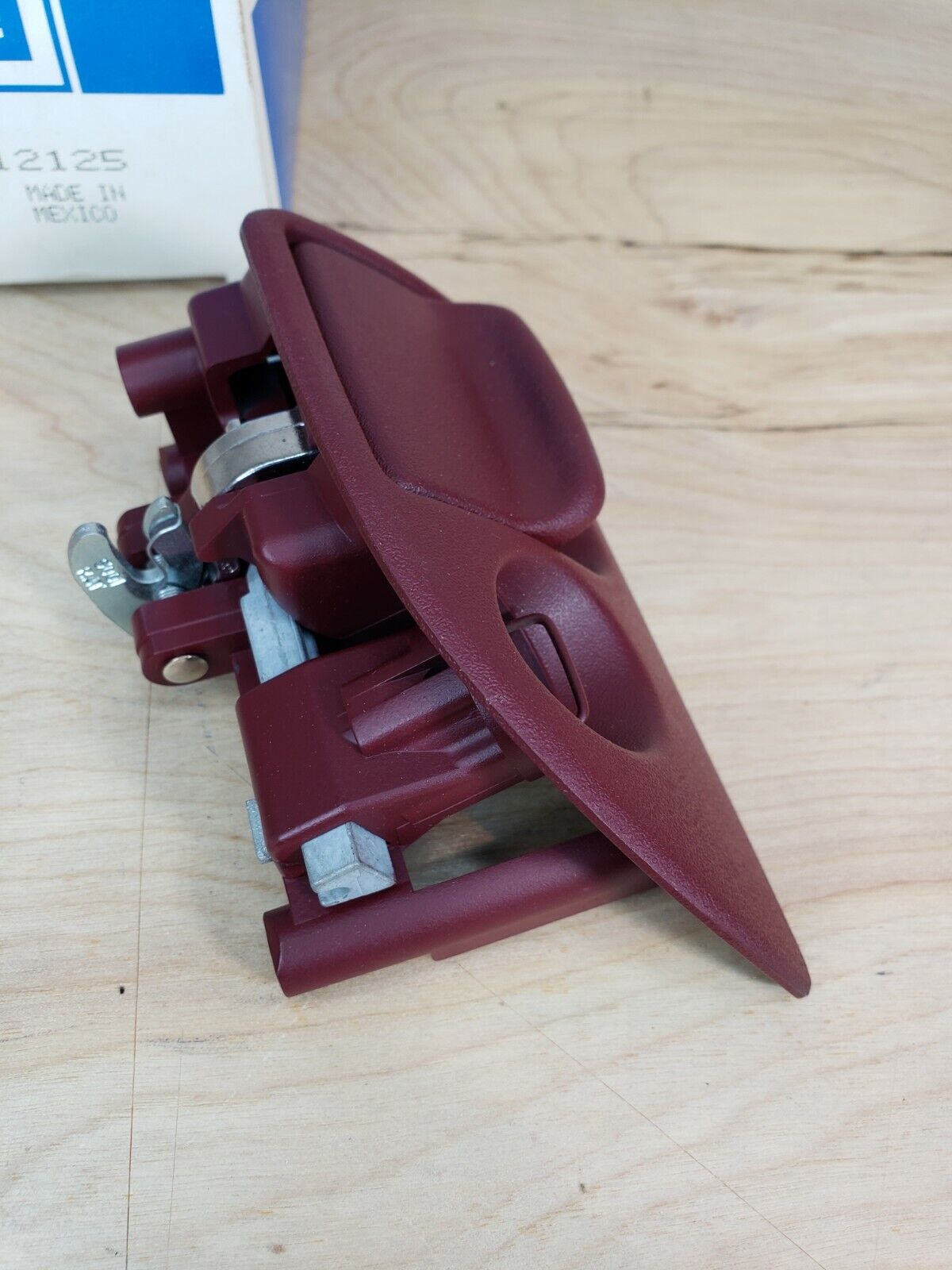 NEW GM 92 Pontiac Maroon Instrument Panel Compartment Door Latch Handle 25612125