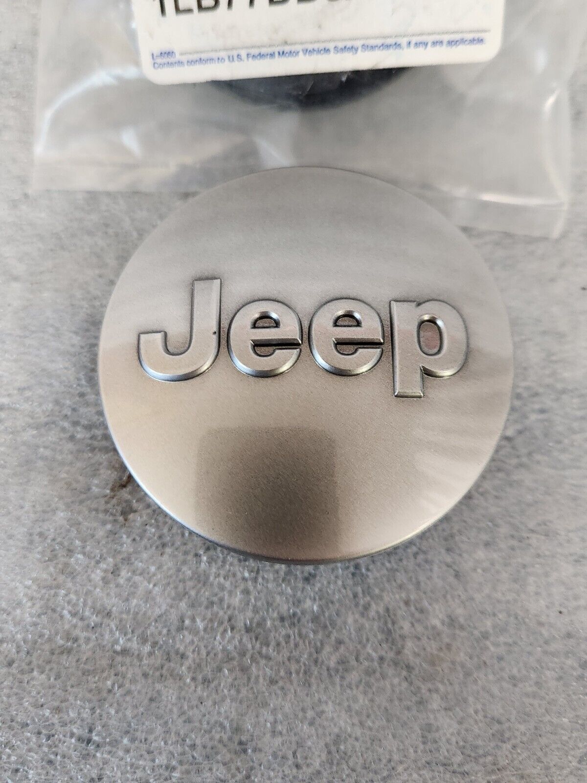 2012-2020 Grand Cherokee Wrangler JEEP Center Wheel Cap Grey SINGLE OE NEW Mopar