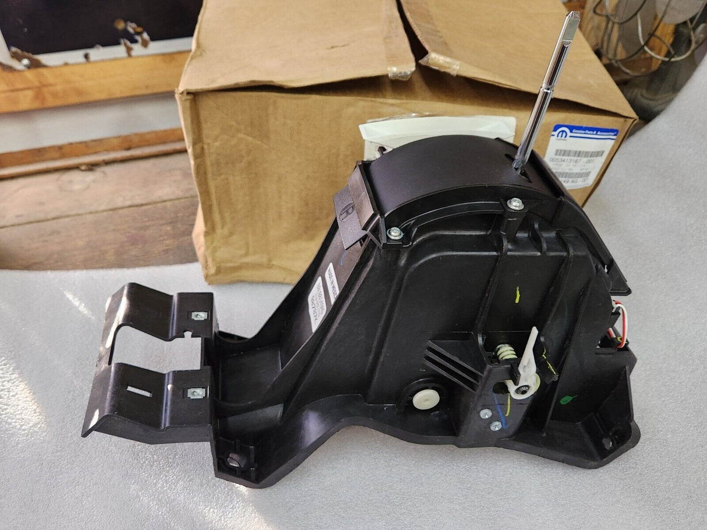 NEW OEM 2014-2017 JEEP PATRIOT COMPASS AUTOMATIC FLOOR GEAR SHIFTER 68186149AG