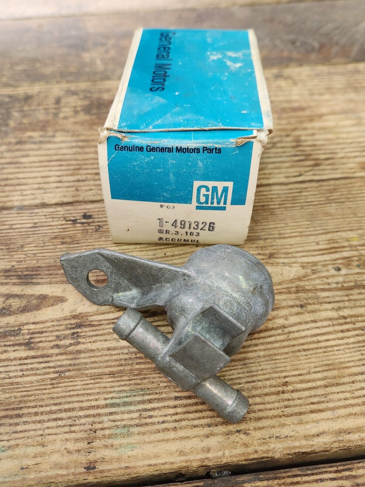 NOS OEM GM 1973 1974 SD 455 Super Duty 455 Pontiac Fuel Accumulator 491326