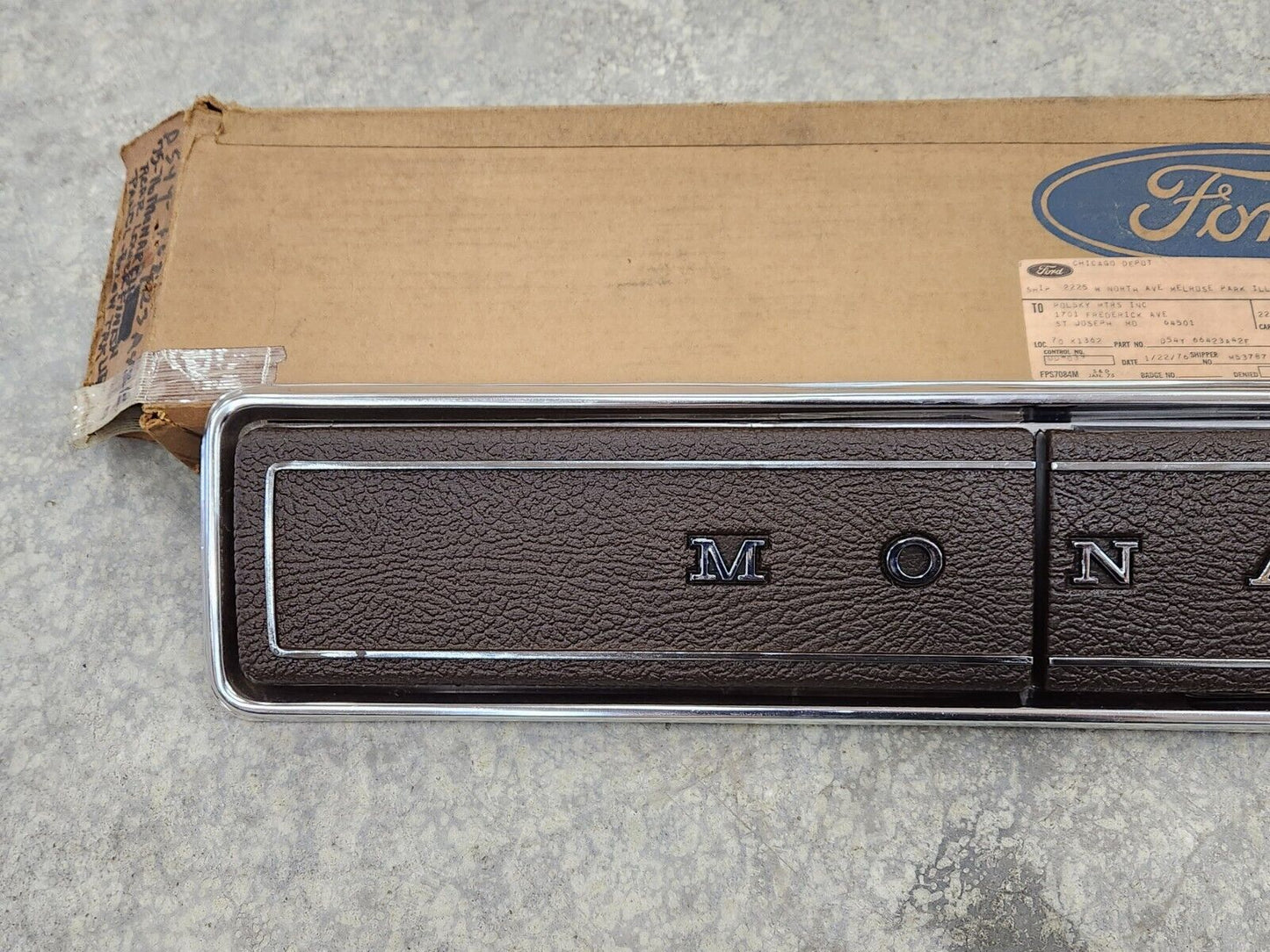 NOS 1975 76 MERCURY MONARCH REAR FINISH BELOW TRUNK TRIM PANEL D54Y-66423A42-E